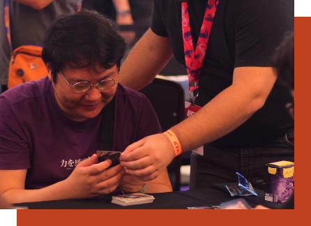 Pessoas jogando Altered TCG